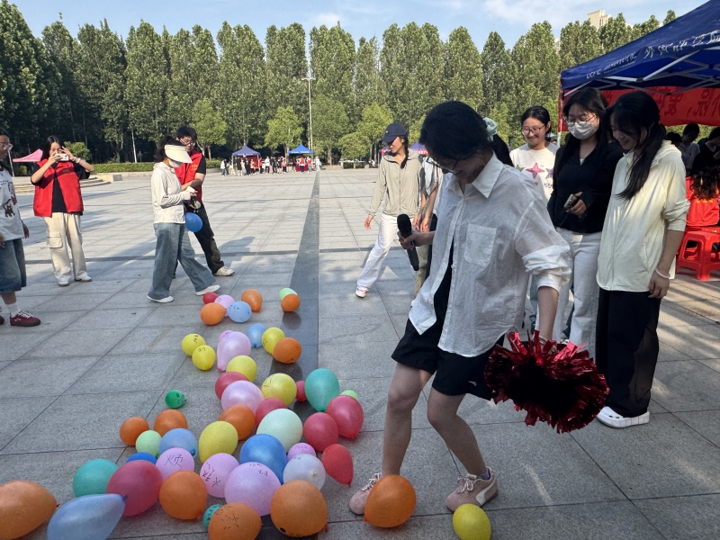 1-土木工程学院—情绪气球大爆炸_副本.jpg 1-土木工程学院—情绪气球大爆炸_副本.jpg